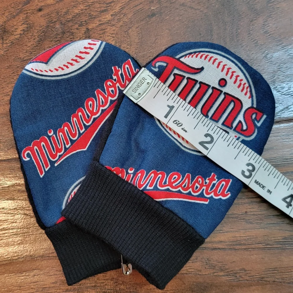 Minnesota Twins MLB Baseball Baby Fleece Fabric Mittens